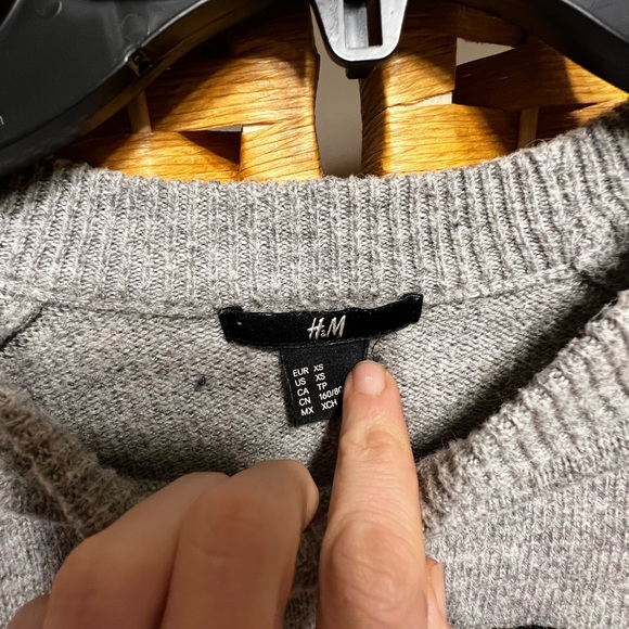H&M sweater - Picture 4 of 5